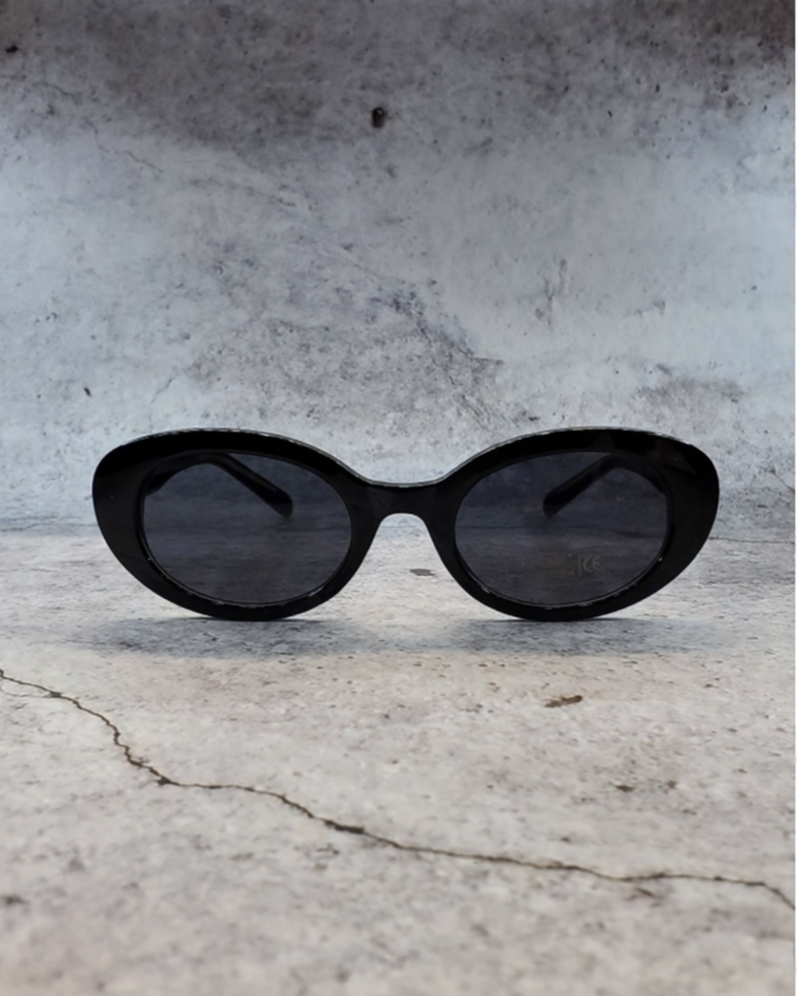 Willy Oval Sunglasses
